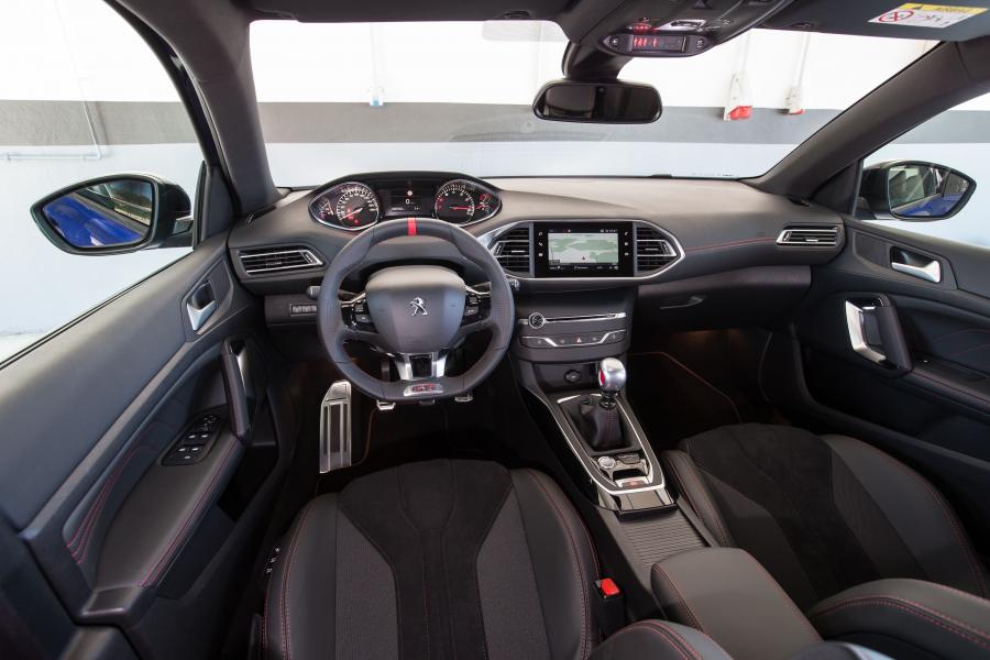 Торпедо Peugeot 308 GTi 2017 года  (WW) (фото 27 из 50)